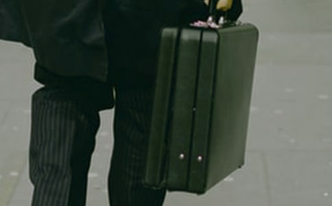 职场人公文包的使用礼仪