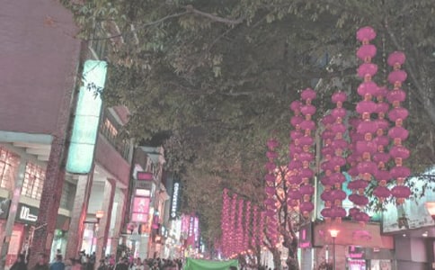 ���쳯���Ź㳡���δ�
