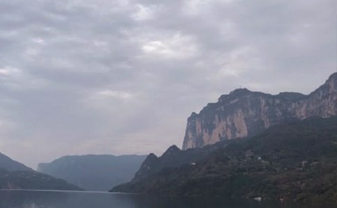 长江三峡导游词