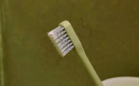 旧牙刷新用途的生活技能