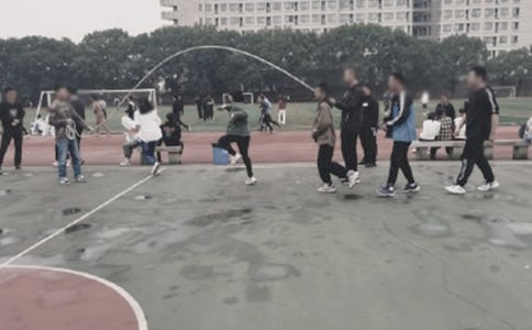小学生作文热闹的操场