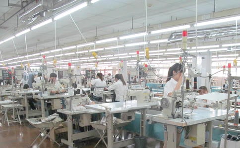 寓言故事:丑小鸭开服装厂