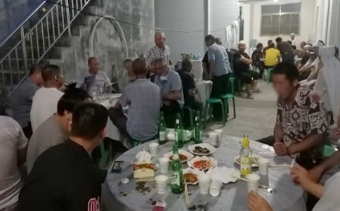 奇怪的酒席经典童话故事