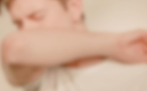 喷嚏打出小松鼠的童话故事