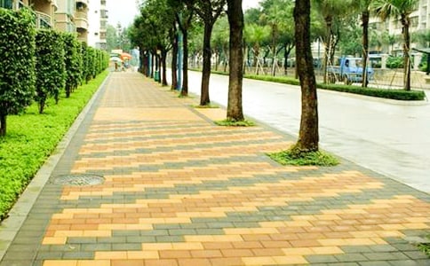 整修城区部分损毁人行道路的建议书